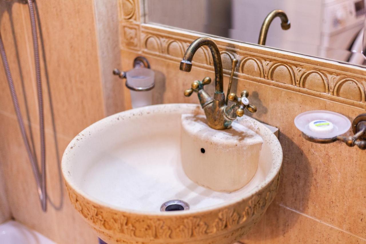 Spacious Apartment In City Centre Iasi Eksteriør bilde